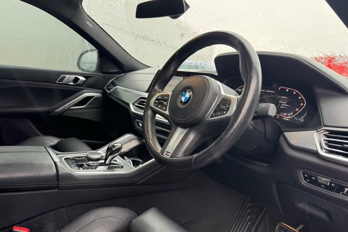 2021 BMW X6 M50i