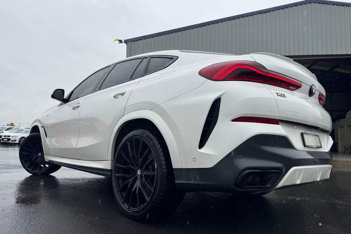 2021 BMW X6 M50i