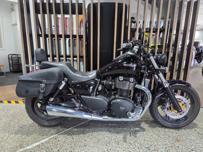 2011 Triumph THUNDERBIRD Black