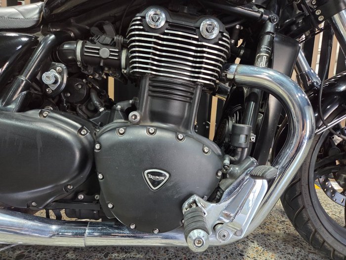 2011 Triumph THUNDERBIRD Black