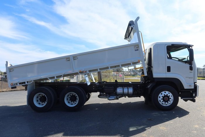 2016 Isuzu F Series FVZ260-300