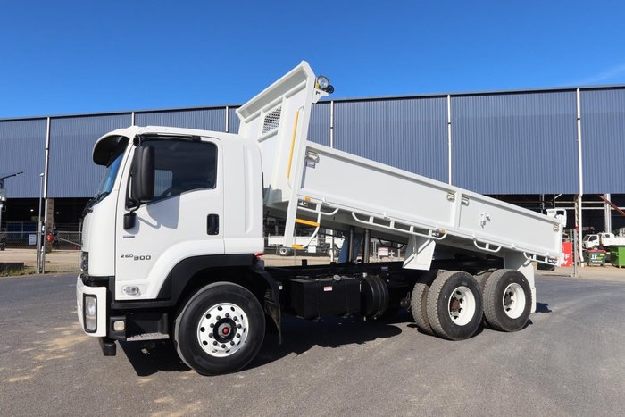 2016 Isuzu F Series FVZ260-300