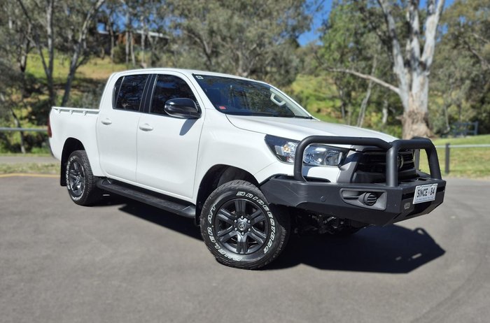 2024 Toyota Hilux SR