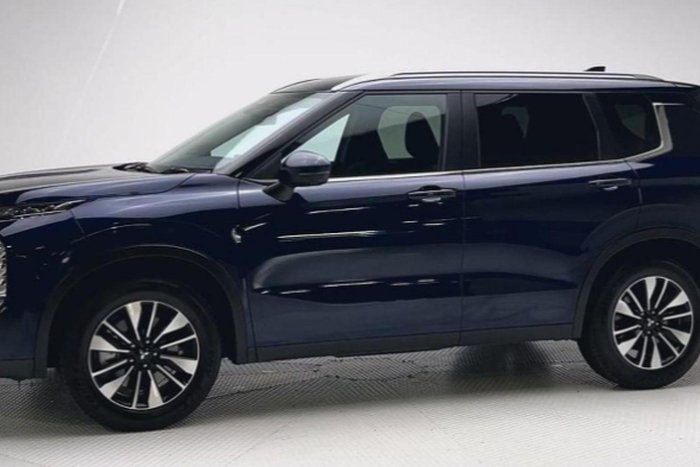 2025 Mitsubishi Outlander LS