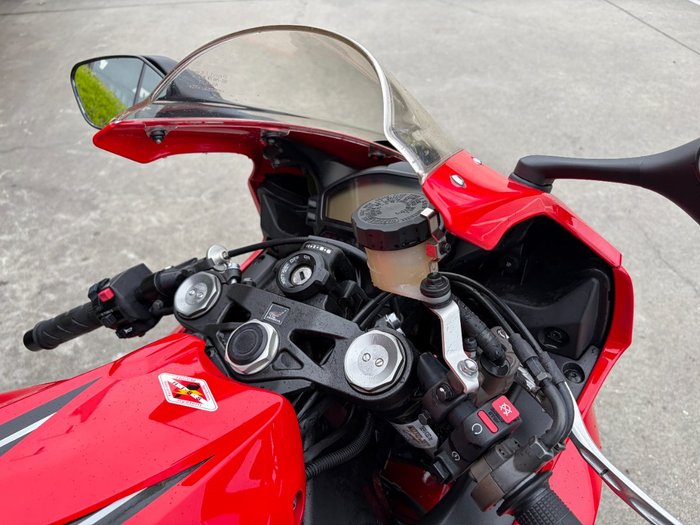 2015 Honda CBR1000RR (FIREBLADE)