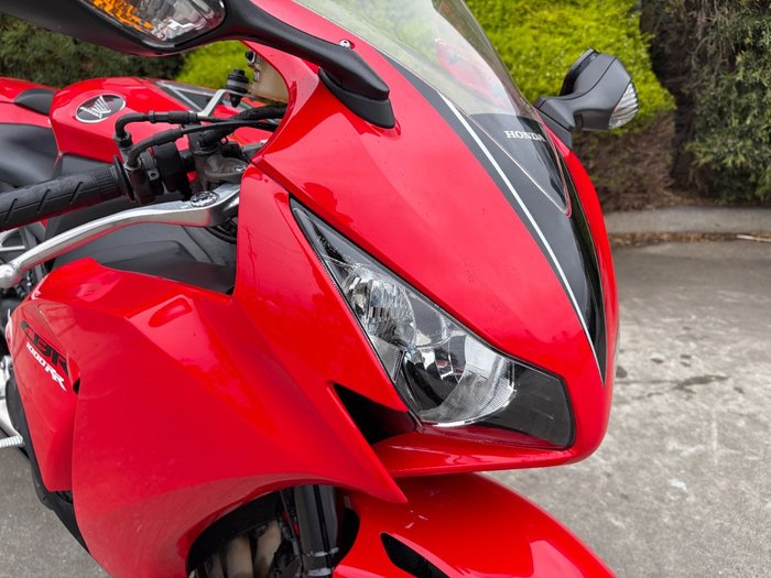 2015 Honda CBR1000RR (FIREBLADE)