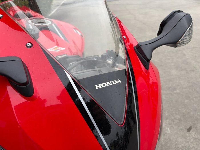2015 Honda CBR1000RR (FIREBLADE)