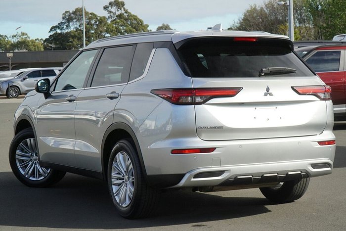 2024 Mitsubishi Outlander LS