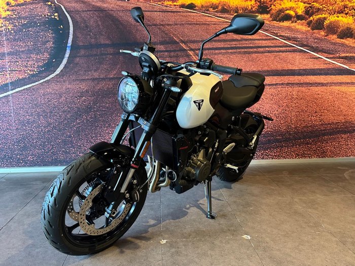 2026 Triumph Trident 660 Trident White