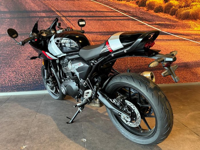 2026 Triumph Thruxton 400 Thruxton Black