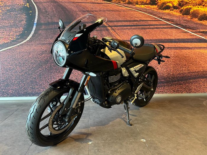2026 Triumph Thruxton 400 Thruxton Black