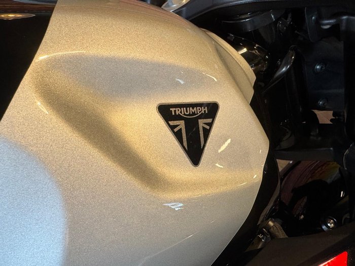 2026 Triumph Thruxton 400 Thruxton Black