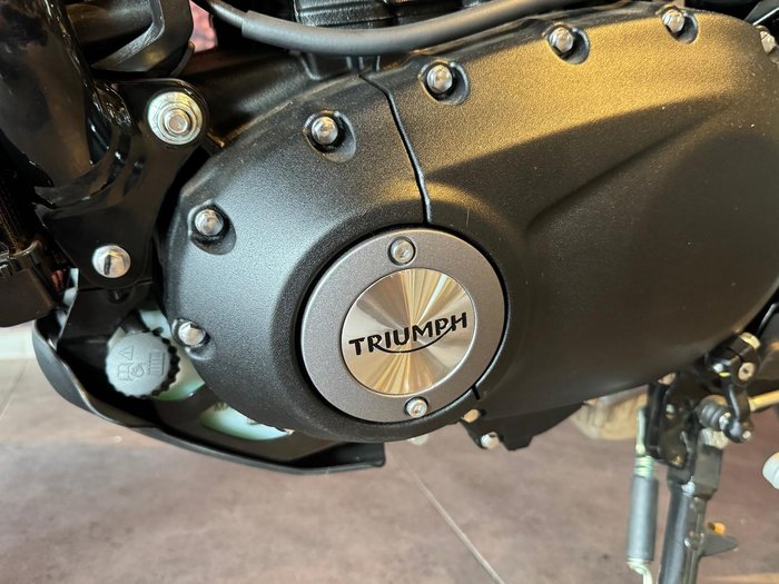 2026 Triumph Thruxton 400 Thruxton Black