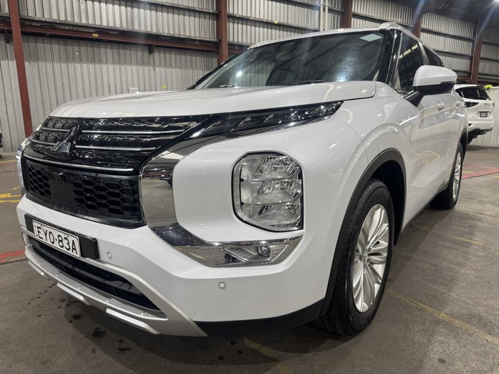 2023 Mitsubishi Outlander LS