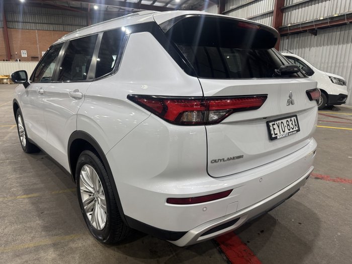 2023 Mitsubishi Outlander LS
