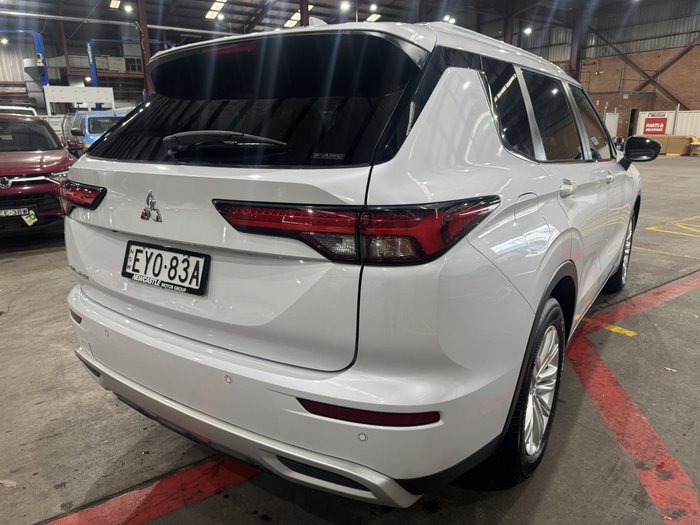 2023 Mitsubishi Outlander LS