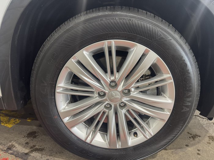 2023 Mitsubishi Outlander LS