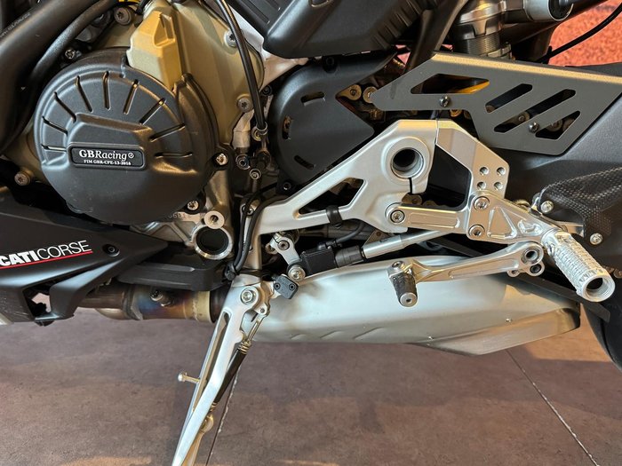 2022 Ducati Streetfighter V4 SP Streetfighter Black