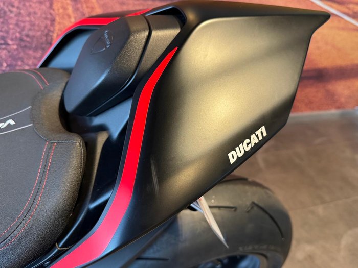 2022 Ducati Streetfighter V4 SP Streetfighter Black