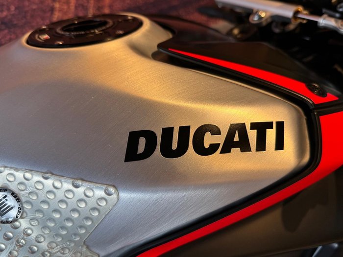 2022 Ducati Streetfighter V4 SP Streetfighter Black