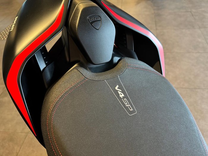 2022 Ducati Streetfighter V4 SP Streetfighter Black