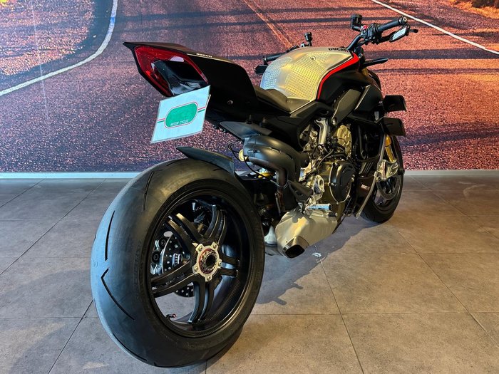 2022 Ducati Streetfighter V4 SP Streetfighter Black