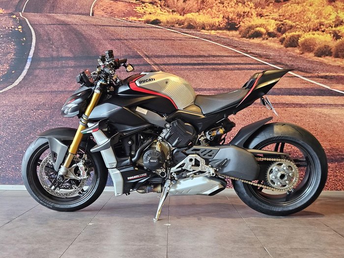 2022 Ducati Streetfighter V4 SP Streetfighter Black
