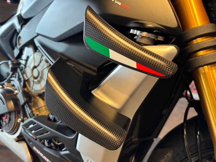 2022 Ducati Streetfighter V4 SP Streetfighter Black