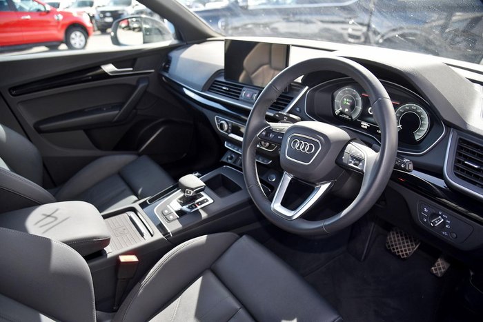 2025 Audi Q5 55 TFSI e S line