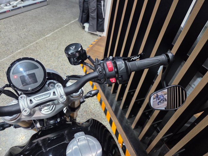 2026 Triumph BONNEVILLE SPEED TWIN 1200 RS Black