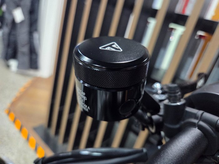 2026 Triumph BONNEVILLE SPEED TWIN 1200 RS Black