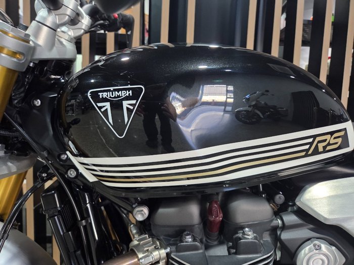 2026 Triumph BONNEVILLE SPEED TWIN 1200 RS Black