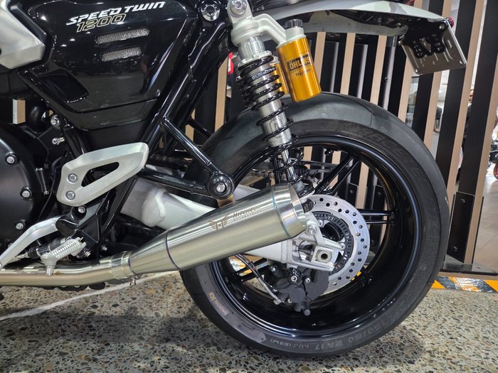 2026 Triumph BONNEVILLE SPEED TWIN 1200 RS Black
