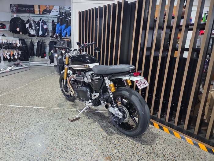 2026 Triumph BONNEVILLE SPEED TWIN 1200 RS Black