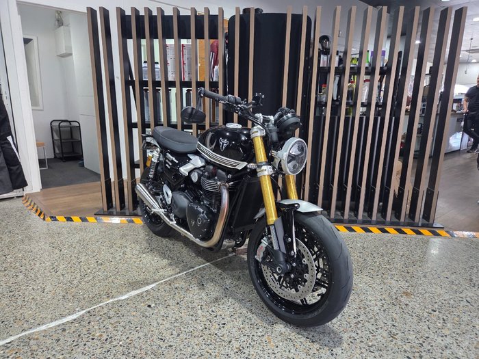 2026 Triumph BONNEVILLE SPEED TWIN 1200 RS Black