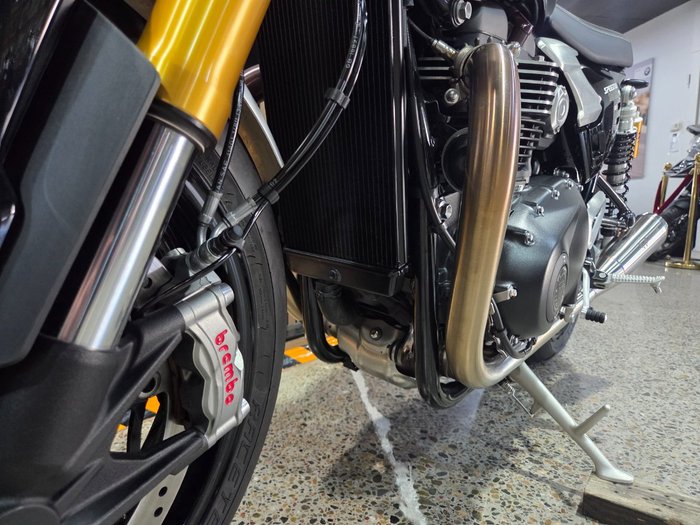 2026 Triumph BONNEVILLE SPEED TWIN 1200 RS Black