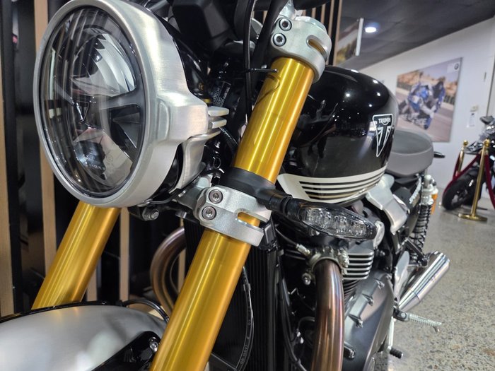 2026 Triumph BONNEVILLE SPEED TWIN 1200 RS Black