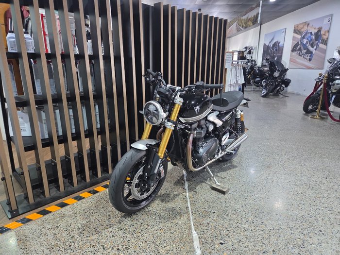 2026 Triumph BONNEVILLE SPEED TWIN 1200 RS Black