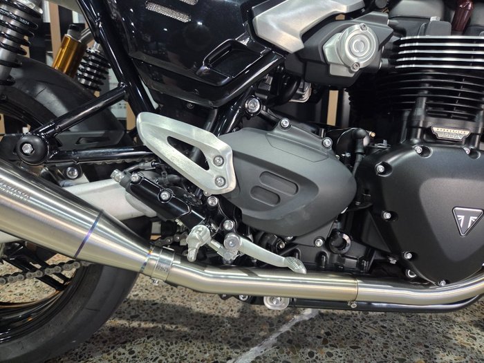 2026 Triumph BONNEVILLE SPEED TWIN 1200 RS Black