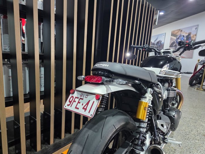 2026 Triumph BONNEVILLE SPEED TWIN 1200 RS Black