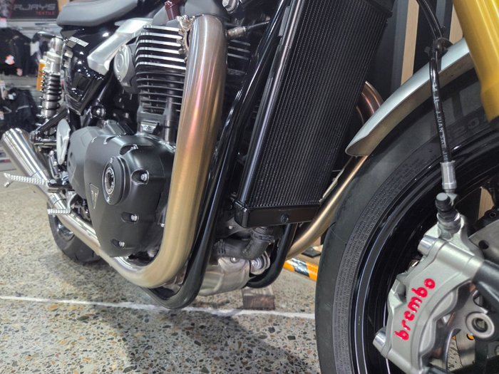 2026 Triumph BONNEVILLE SPEED TWIN 1200 RS Black