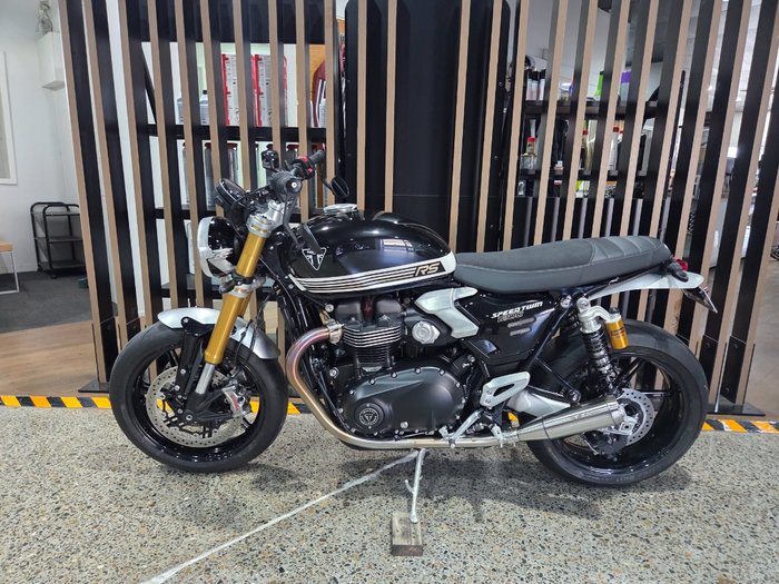 2026 Triumph BONNEVILLE SPEED TWIN 1200 RS Black