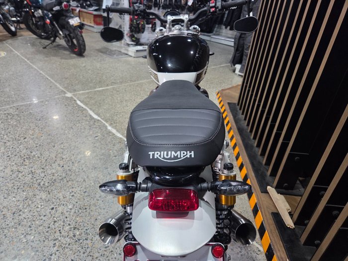 2026 Triumph BONNEVILLE SPEED TWIN 1200 RS Black