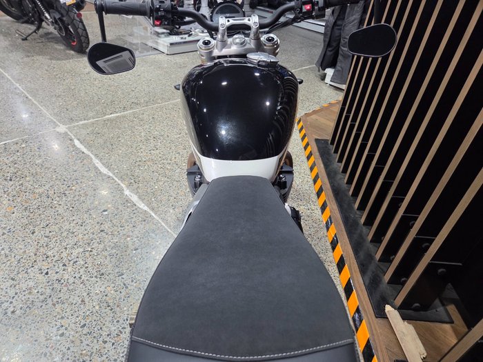 2026 Triumph BONNEVILLE SPEED TWIN 1200 RS Black