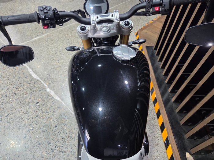 2026 Triumph BONNEVILLE SPEED TWIN 1200 RS Black