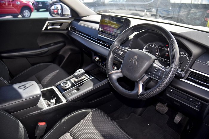 2022 Mitsubishi Outlander LS