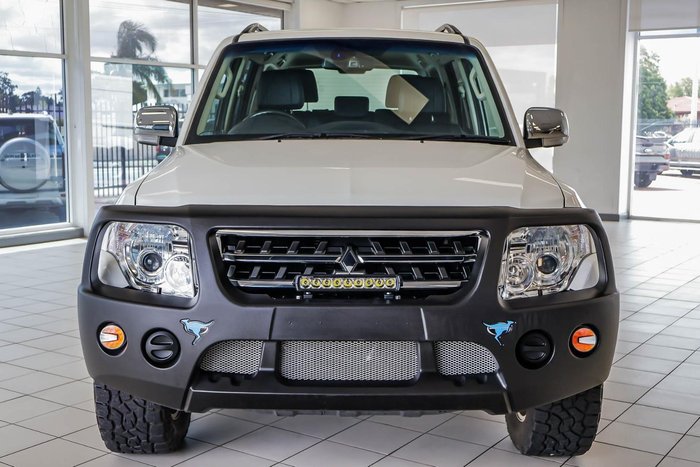 2020 Mitsubishi Pajero GLS