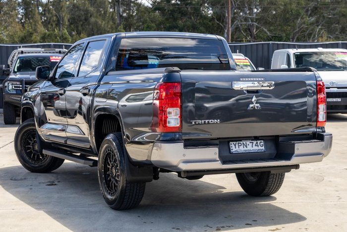 2025 Mitsubishi Triton GLX
