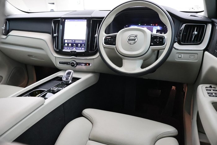 2022 Volvo XC60 B5 Inscription