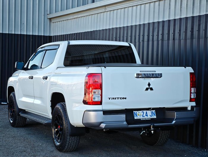 2025 Mitsubishi Triton GLX+